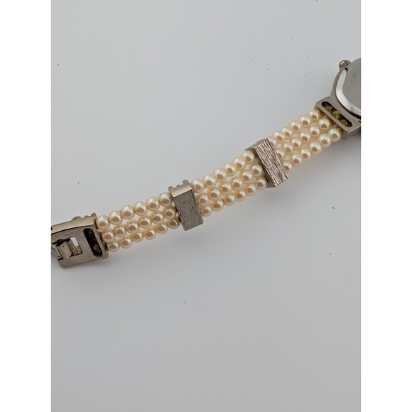 Vintage Avon Faux Pearl Band Watch Women 18mm Silver Tone Oval- New Battery - Picture 6 of 6